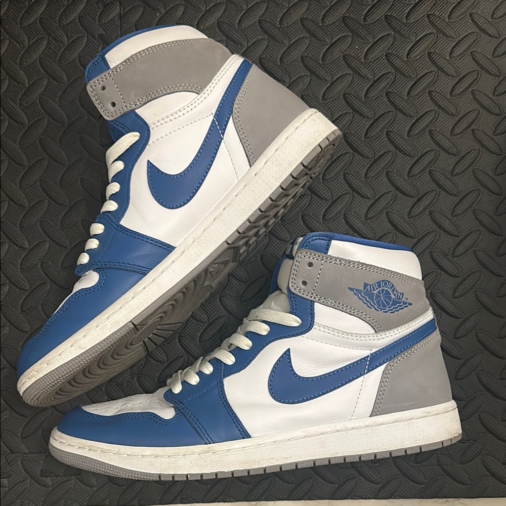 Air Jordan 1 High True Blue